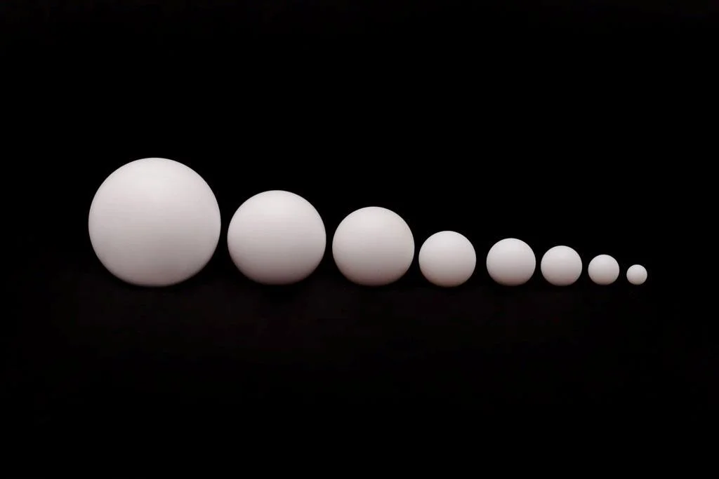 Como as válvulas esfera revestidas em teflon garantem maior durabilidade?